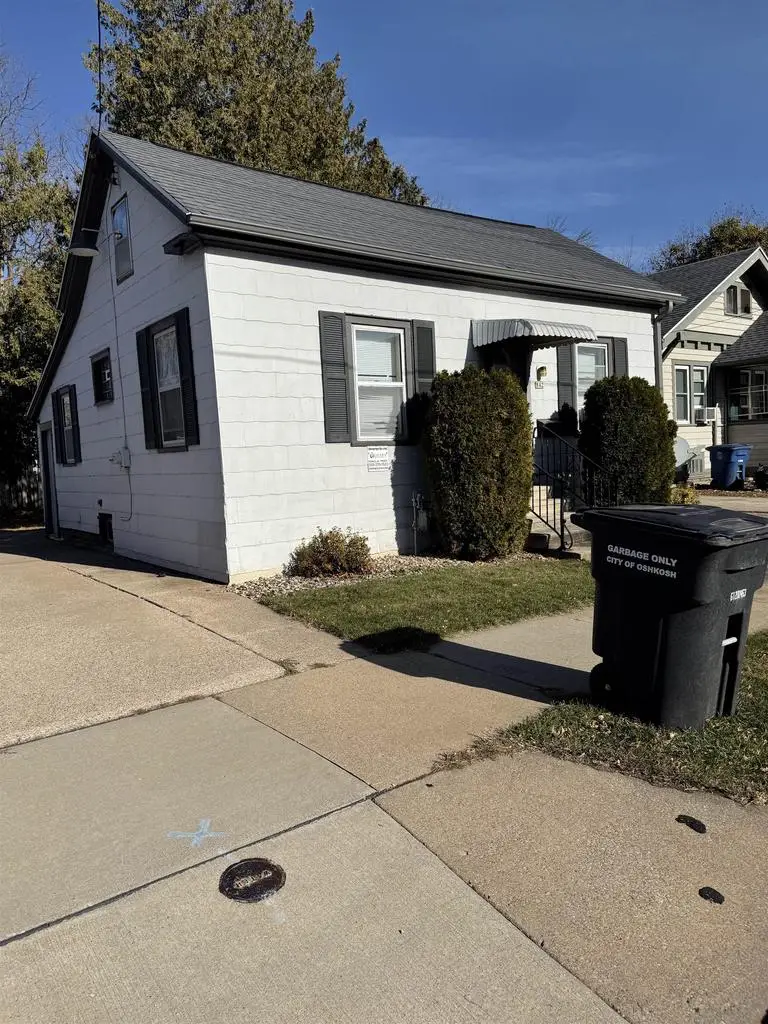 842 WOODLAND AVENUE, Oshkosh, WI 54901 - Image #2