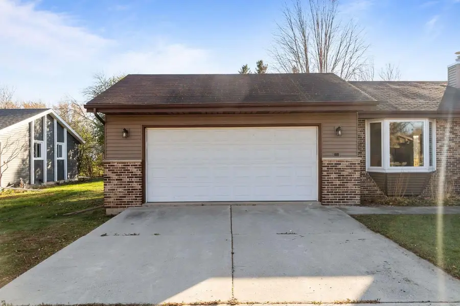 1697 MARGEO DRIVE, Neenah, WI 54956 - Image #2