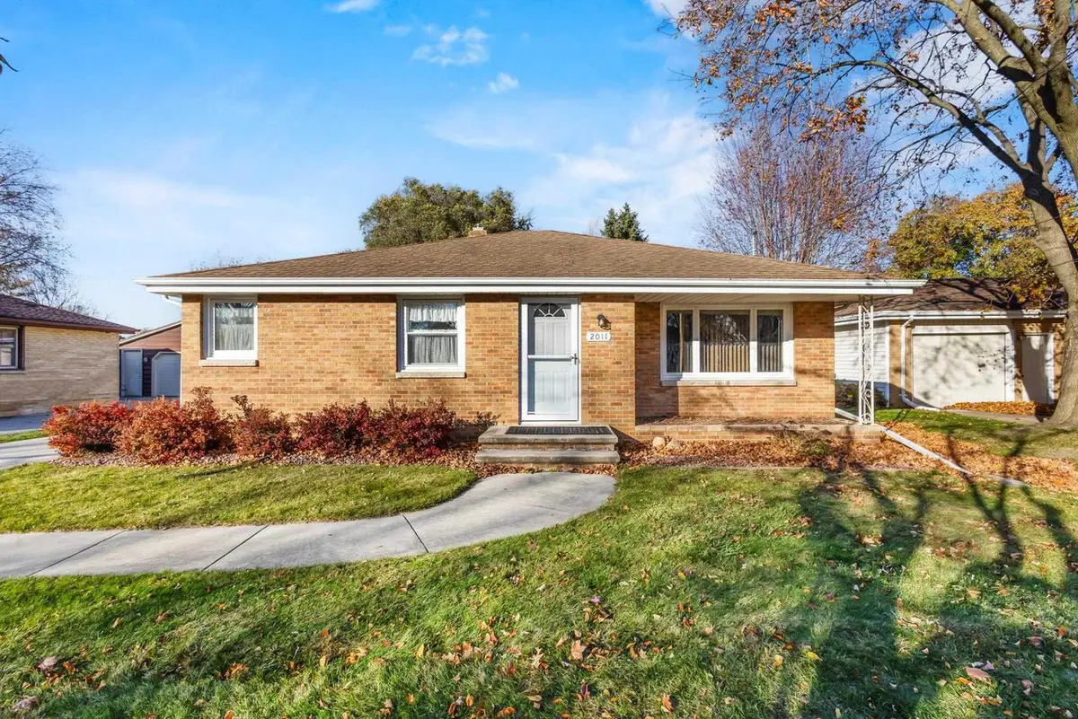 2011 HILLVIEW DRIVE, Green Bay, WI 54302 - Image #1