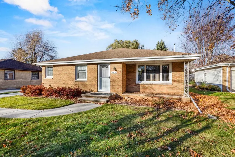 2011 HILLVIEW DRIVE, Green Bay, WI 54302 - Image #2