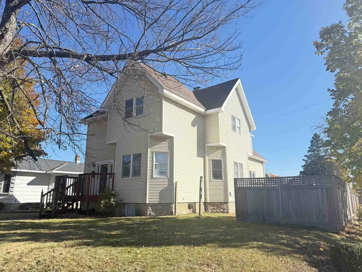 718 JACKSON STREET, Marinette, WI 54143 - Image #1