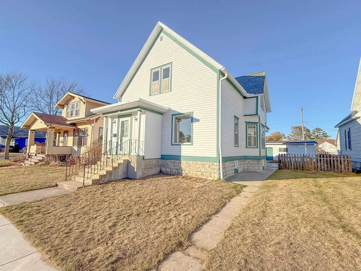 1512 16TH AVENUE, Menominee, MI 49858 - Image #1