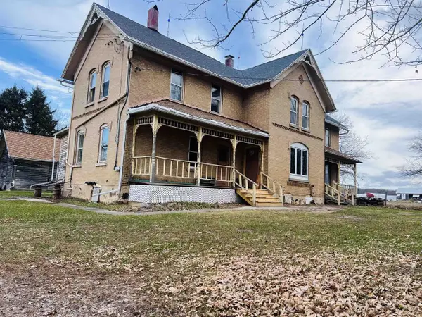 W3340 CTY RD E, Cecil, WI 54111