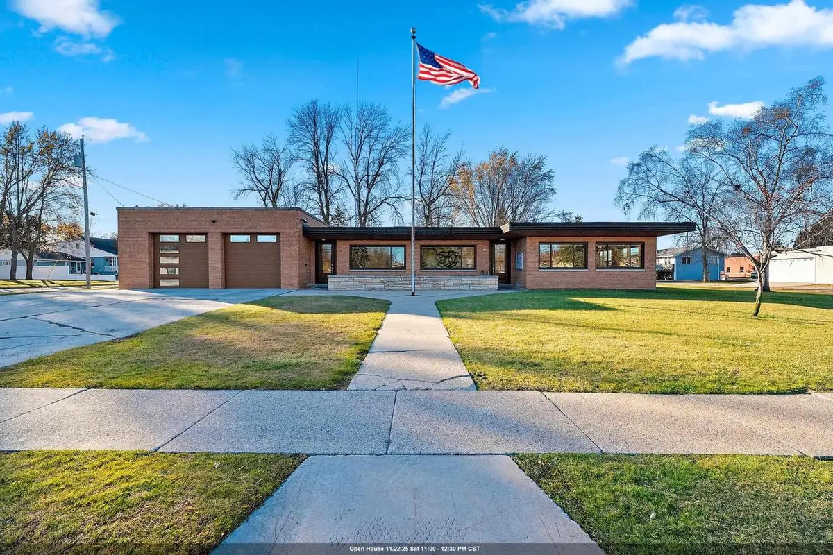 421 S ST AUGUSTINE STREET, Pulaski, WI 54162 - Image #1