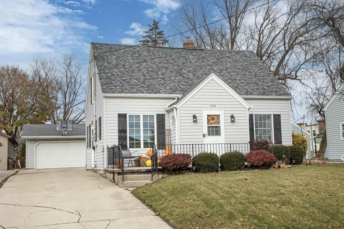 320 W LINCOLN AVENUE, Little Chute, WI 54140 - Image #1