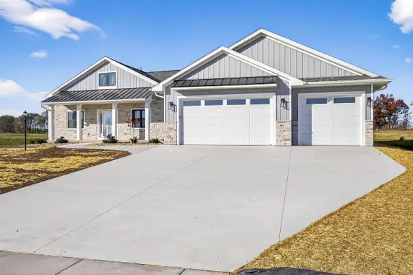 758 ROYAL SAINT PATS DRIVE, Wrightstown, WI 54180