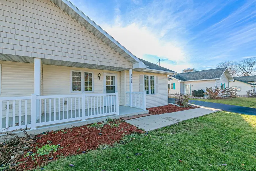 1871 NATURES WAY, Menasha, WI 54952 - Image #2