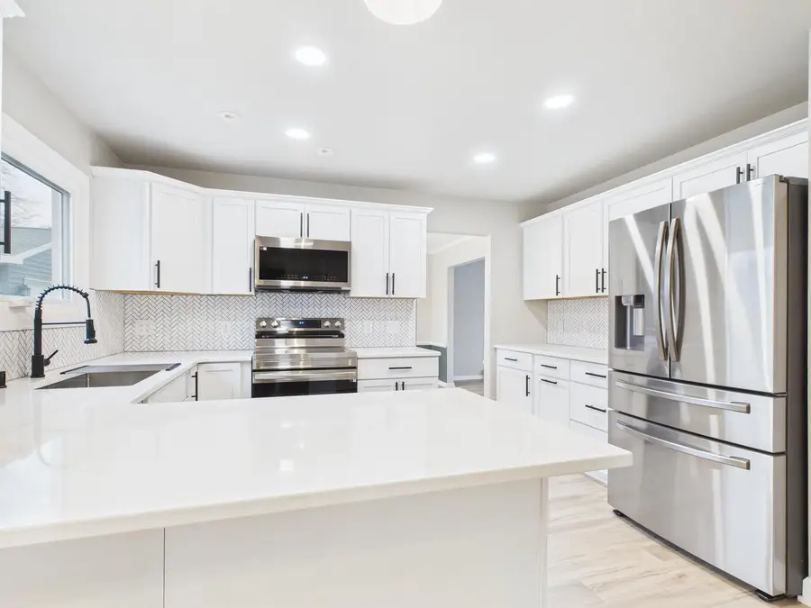 1316 MONTCLAIRE COURT, Appleton, WI 54915 - Image #3