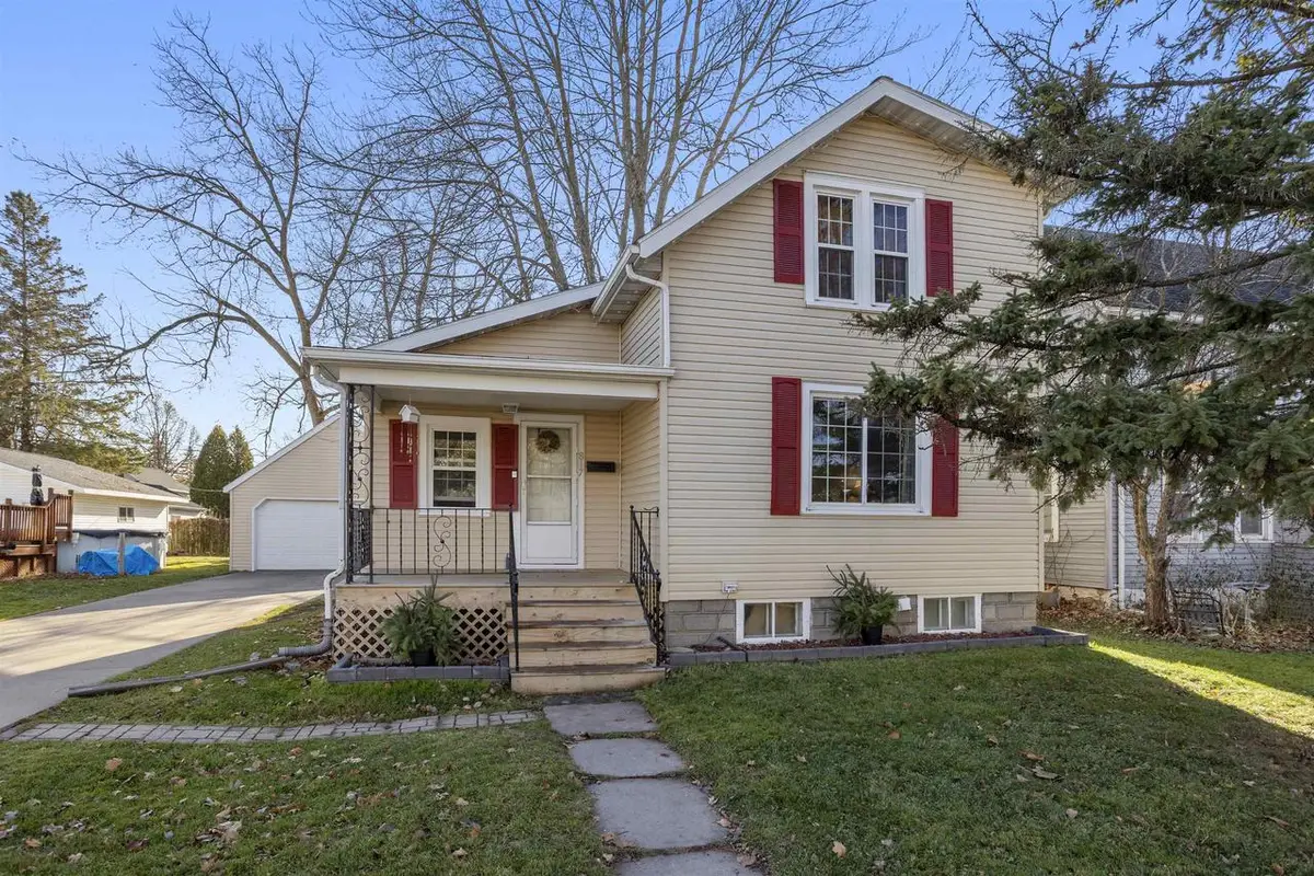 817 W PACKARD STREET, Appleton, WI 54914 - Image #1