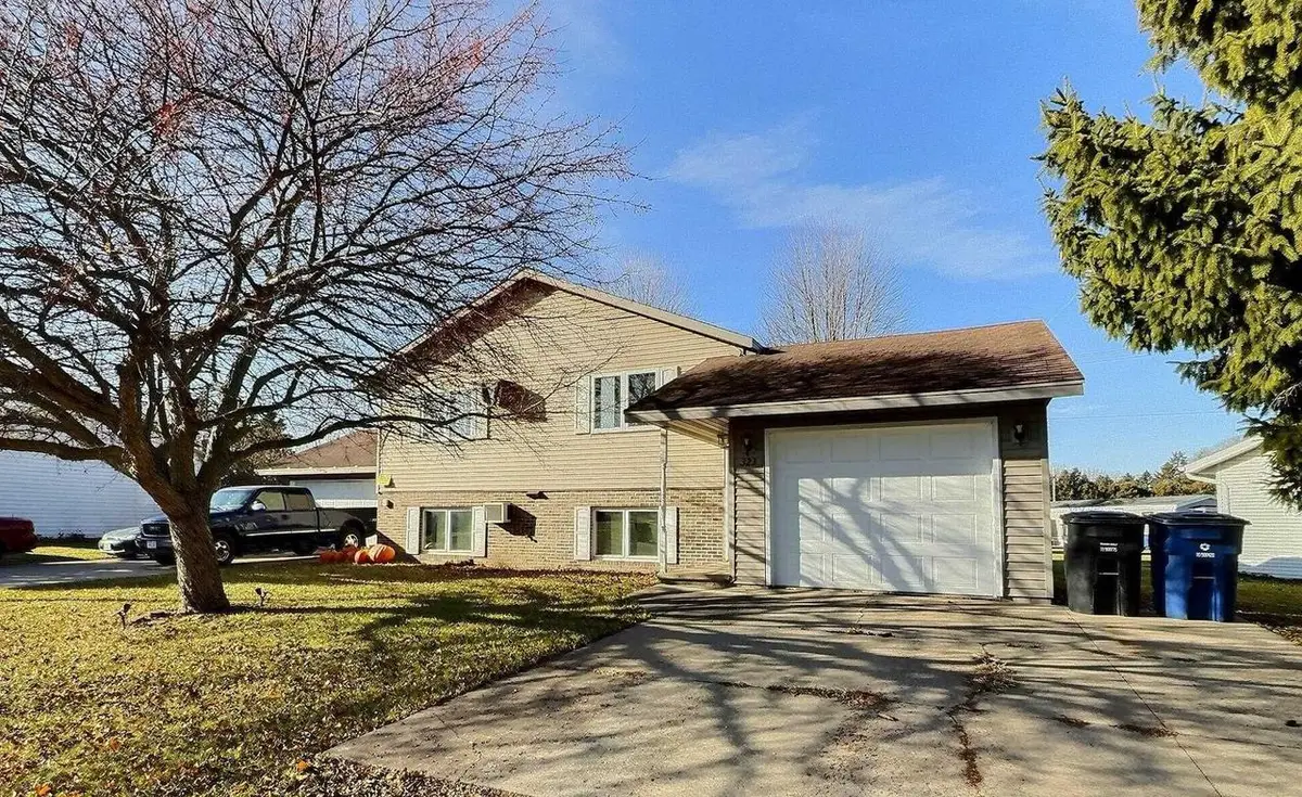 321 WINTERGREEN DRIVE, Omro, WI 54963 - Image #1