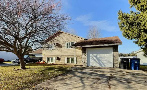 321 WINTERGREEN DRIVE, Omro, WI 54963