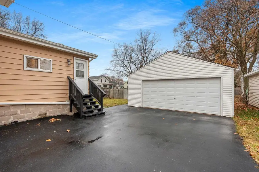 246 W 18TH AVENUE, Oshkosh, WI 54902 - Image #2