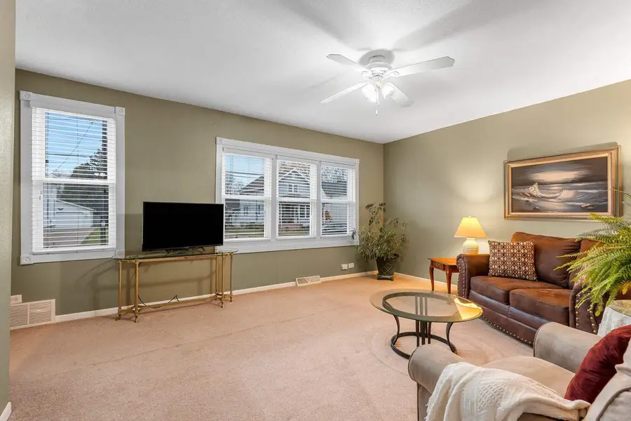 246 W 18TH AVENUE, Oshkosh, WI 54902 - Image #3