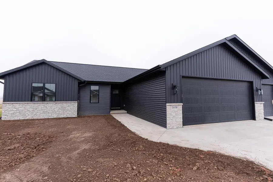 W5836 EDGEWOOD DRIVE, Menasha, WI 54952 - Image #2