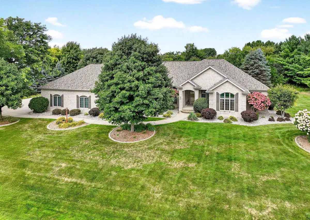 4351 N SUGAR MAPLE LANE, Appleton, WI 54913 - Image #1