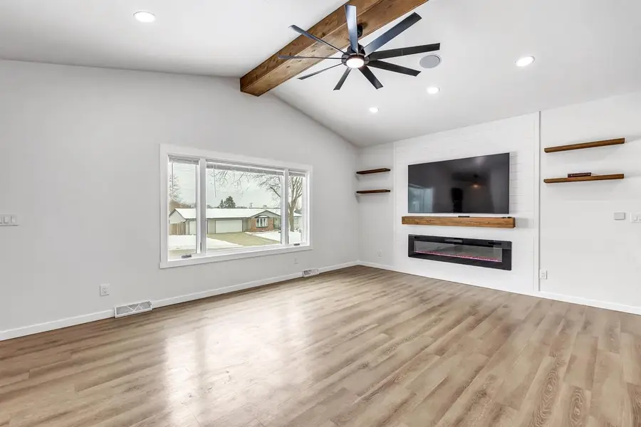 1091 CIRCLE DRIVE, Green Bay, WI 54313 - Image #3