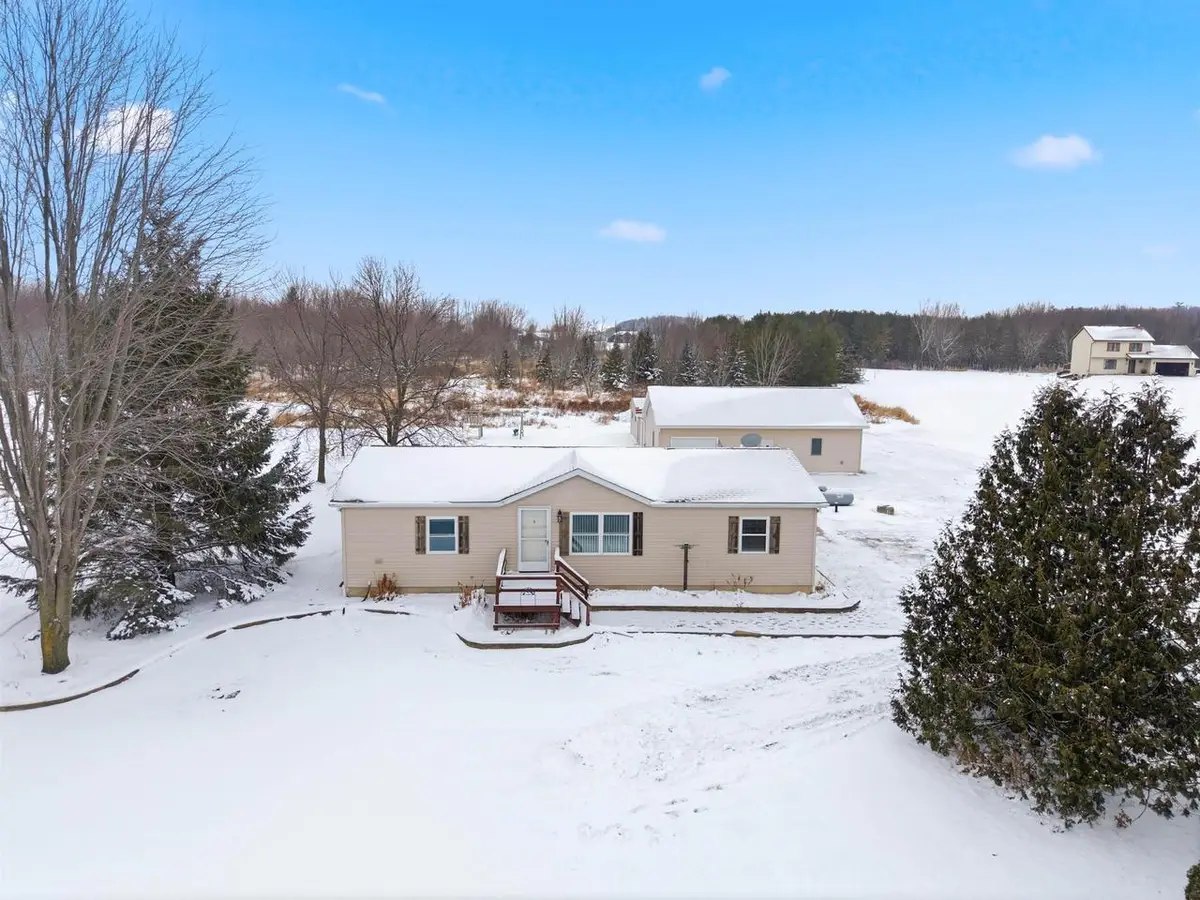 W5244 CTY RD S, Black Creek, WI 54106 - Image #1