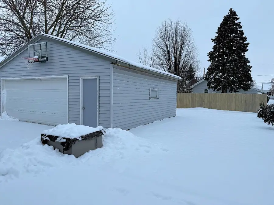 843 BISMARCK AVENUE, Oshkosh, WI 54902 - Image #3