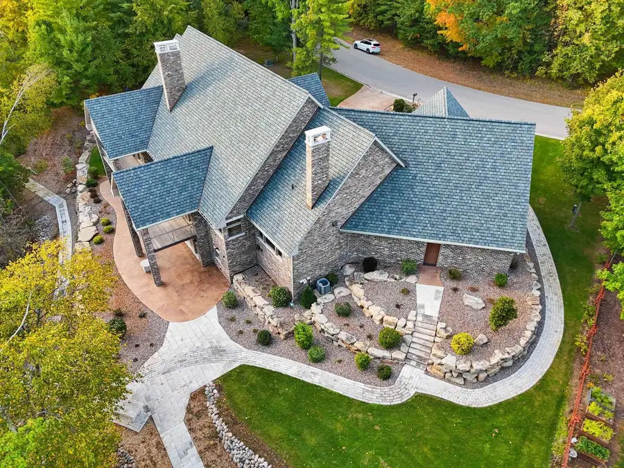 315 W HIGHLAND DRIVE, Oconto Falls, WI 54154 - #2