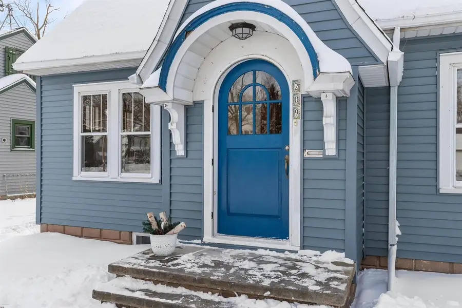 209 W PARKWAY BOULEVARD, Appleton, WI 54911 - Image #2