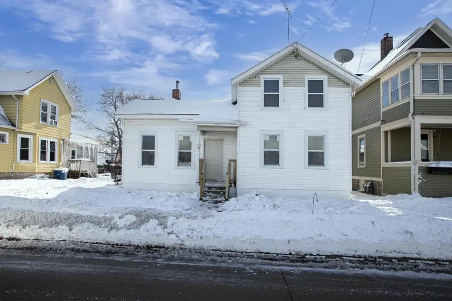 321 E PARKWAY AVENUE, Oshkosh, WI 54901 - Image #2