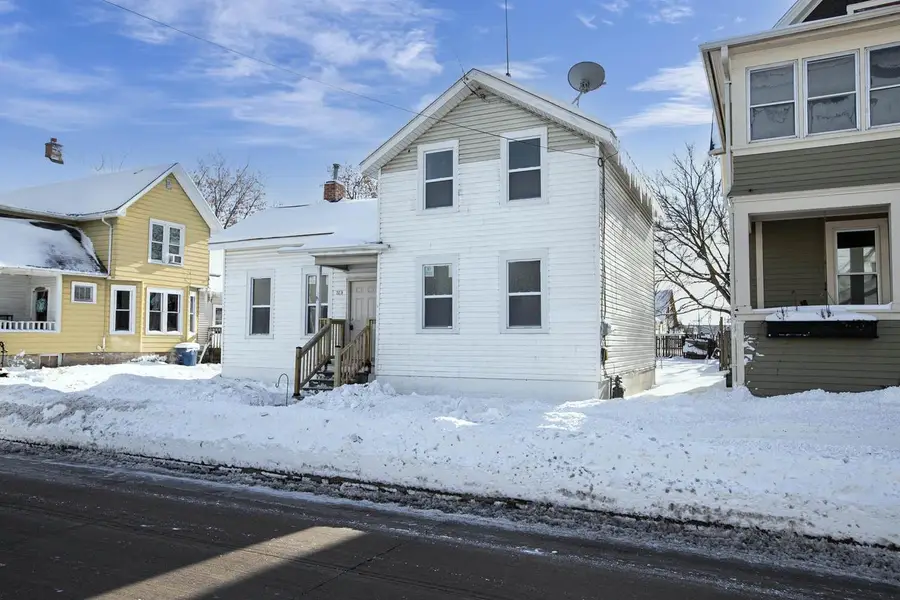 321 E PARKWAY AVENUE, Oshkosh, WI 54901 - Image #3
