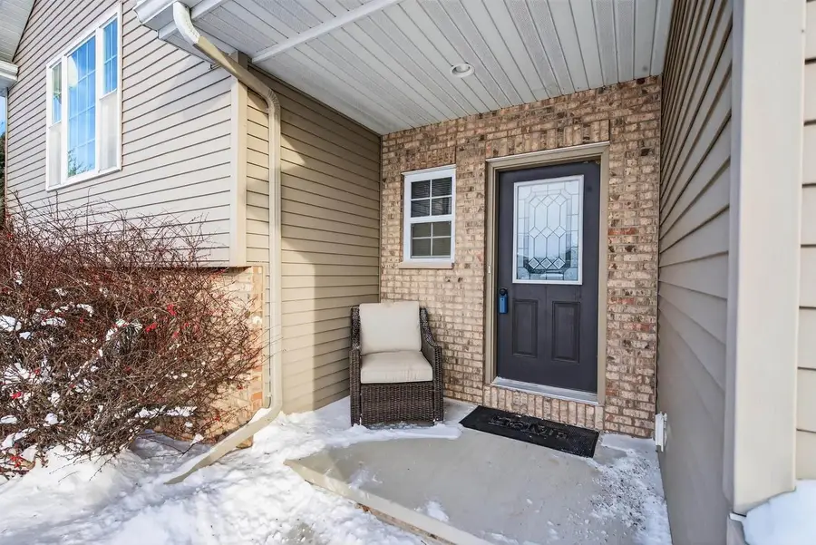 2520 MARATHON AVENUE, Neenah, WI 54956 - Image #2