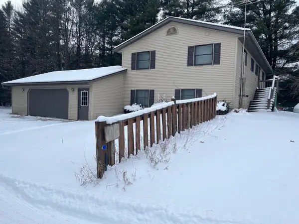 N2420 WOLF ROAD, Clintonville, WI 54929