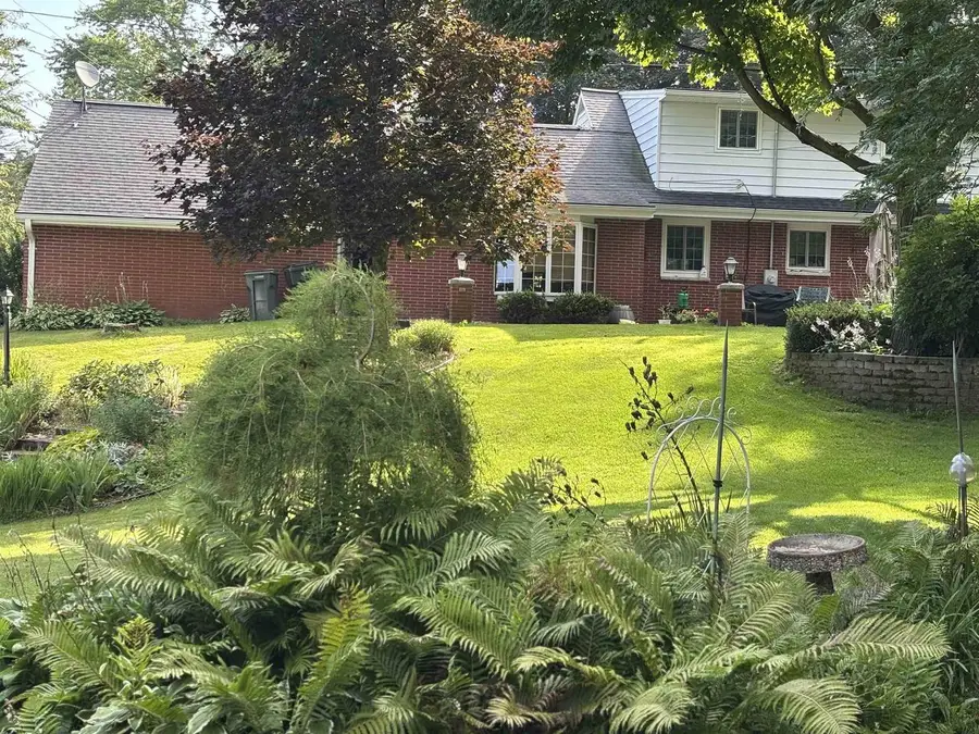 5427 OAKLEAF DRIVE, Luxemburg, WI 54217 - Image #2