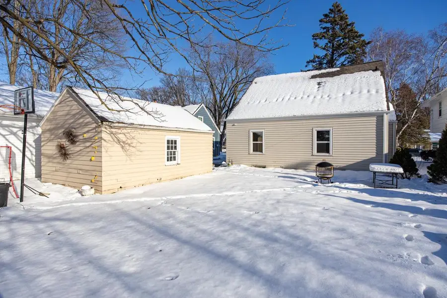 1827 N ALVIN STREET, Appleton, WI 54911 - Image #3