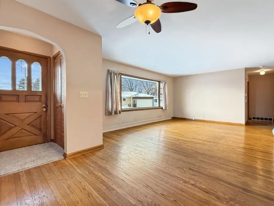 2116 16TH AVENUE, Menominee, MI 49858 - Image #2