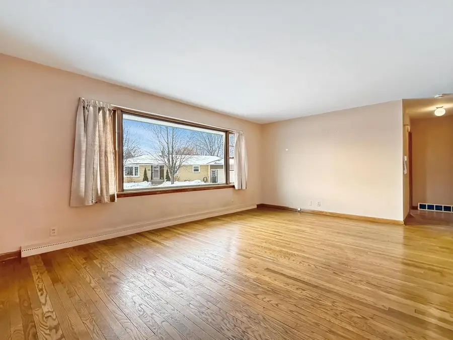 2116 16TH AVENUE, Menominee, MI 49858 - Image #3