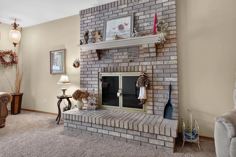 2516 W SUNNYVIEW CIRCLE, Appleton, WI 54914 - Image #3