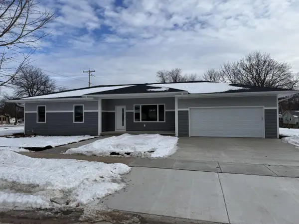 1734 OAK STREET, Oshkosh, WI 54901