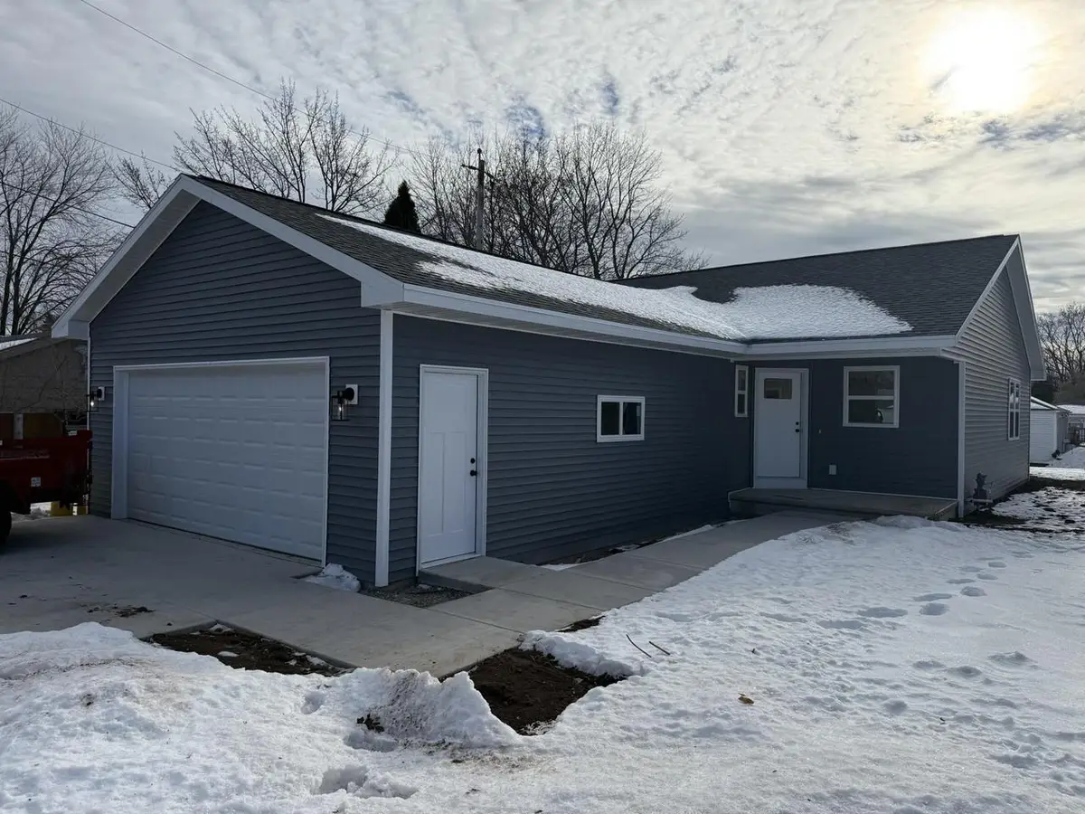 1109 E MURDOCK AVENUE, Oshkosh, WI 54901 - Image #1