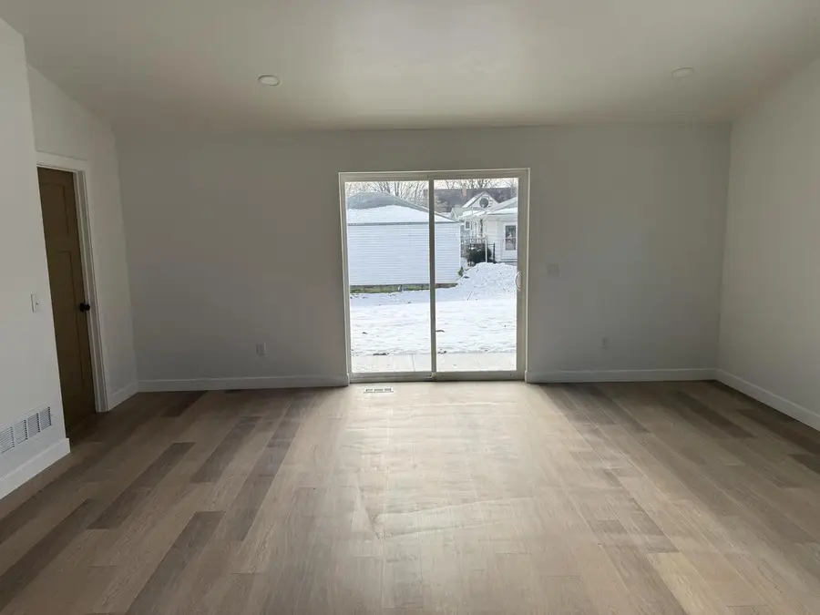 1109 E MURDOCK AVENUE, Oshkosh, WI 54901 - Image #3