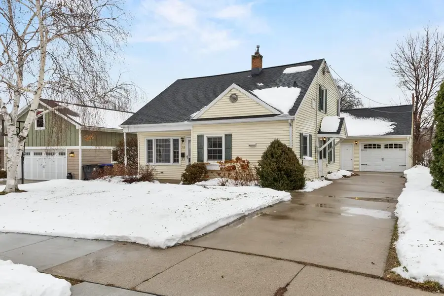 710 CEDAR STREET, Neenah, WI 54956 - Image #3