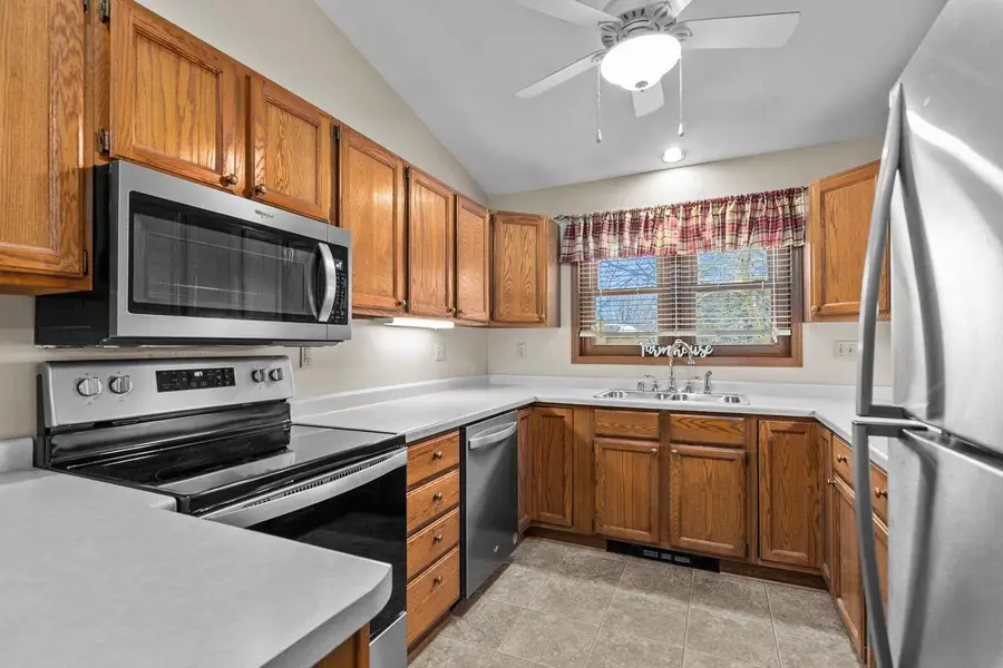 921 BABCOCK STREET  #11, Neenah, WI 54956 - Image #3