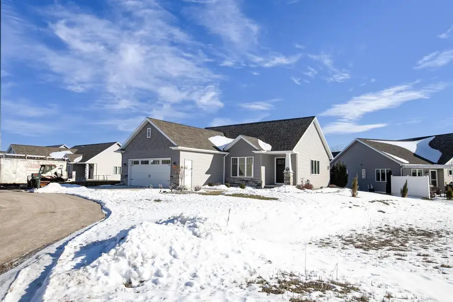 5010 W WOODS CREEK LANE, Appleton, WI 54913 - Image #2