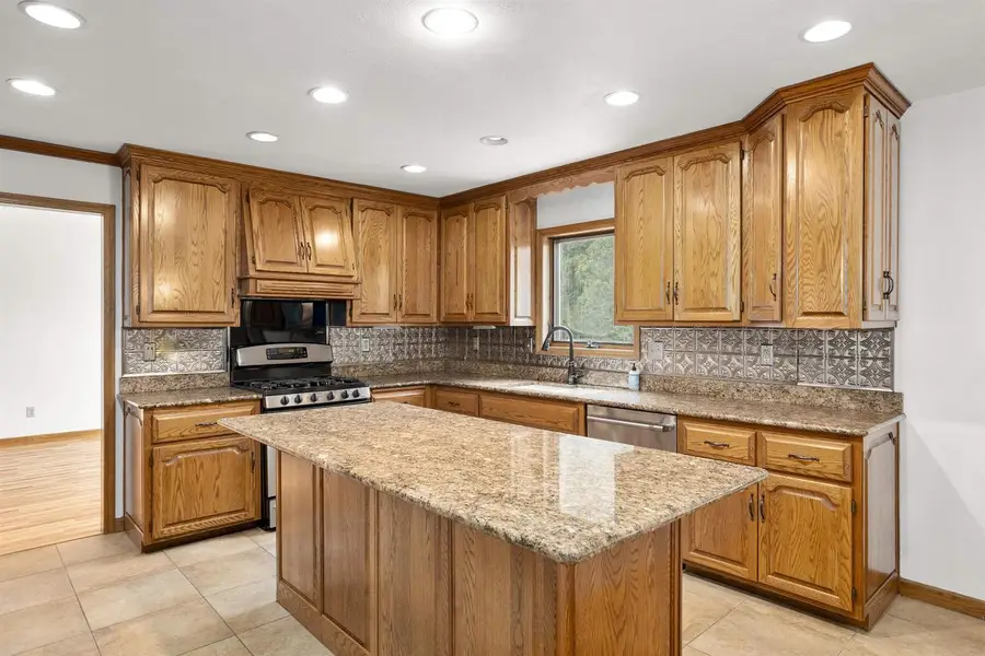 2421 W TWIN WILLOWS DRIVE, Appleton, WI 54914 - #3