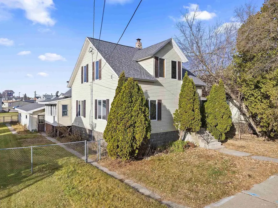 208 OGDEN STREET, Marinette, WI 54143 - Image #2