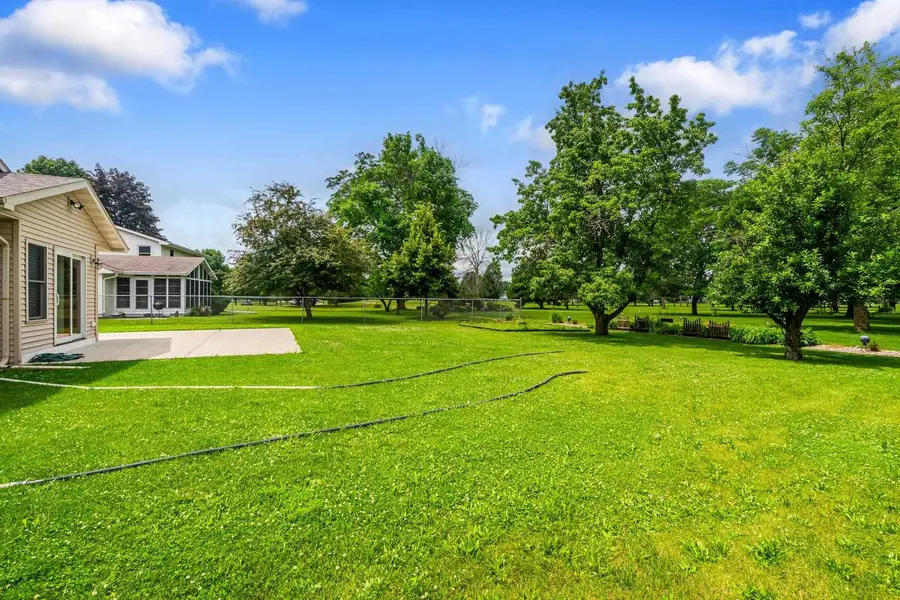 1325 S WESTHAVEN DRIVE, Oshkosh, WI 54904 - Image #3