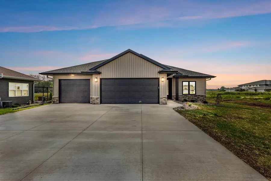 726 TAMBOUR COURT, De Pere, WI 54115 - Image #2