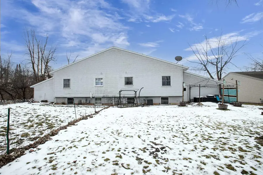 1900 W MARQUETTE STREET, Appleton, WI 54914 - Image #2