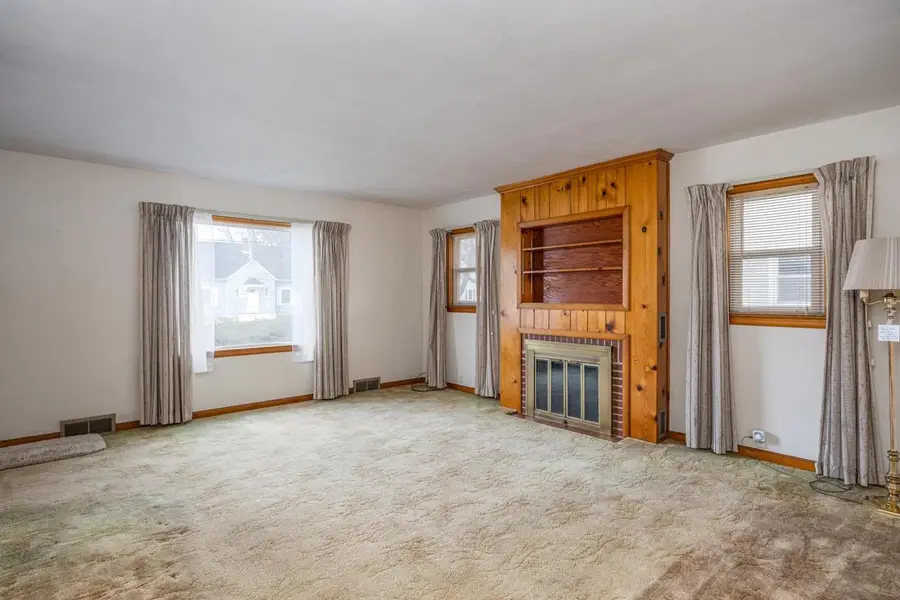 962 HIGGINS AVENUE, Neenah, WI 54956 - Image #2