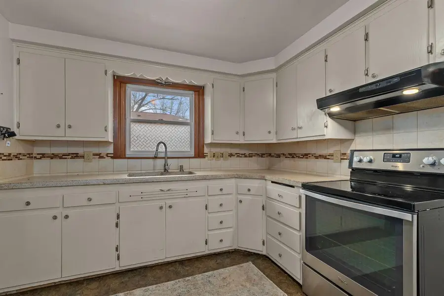 848 E GLENDALE AVENUE, Appleton, WI 54911 - Image #3