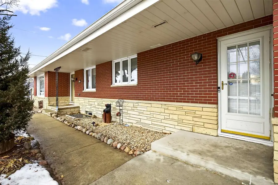 802 E FLORIDA AVENUE, Appleton, WI 54911 - Image #2