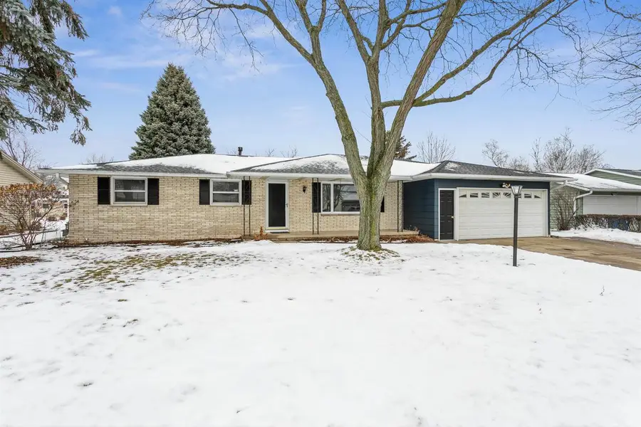 1482 COMMANCHE AVENUE, Green Bay, WI 54313 - Image #2