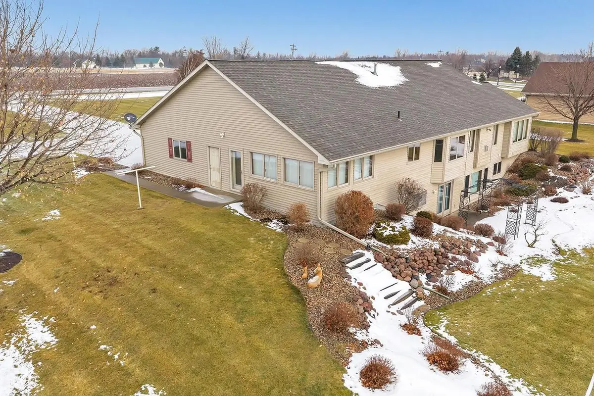 4207 LOST DAUPHIN ROAD, De Pere, WI 54115 - #1