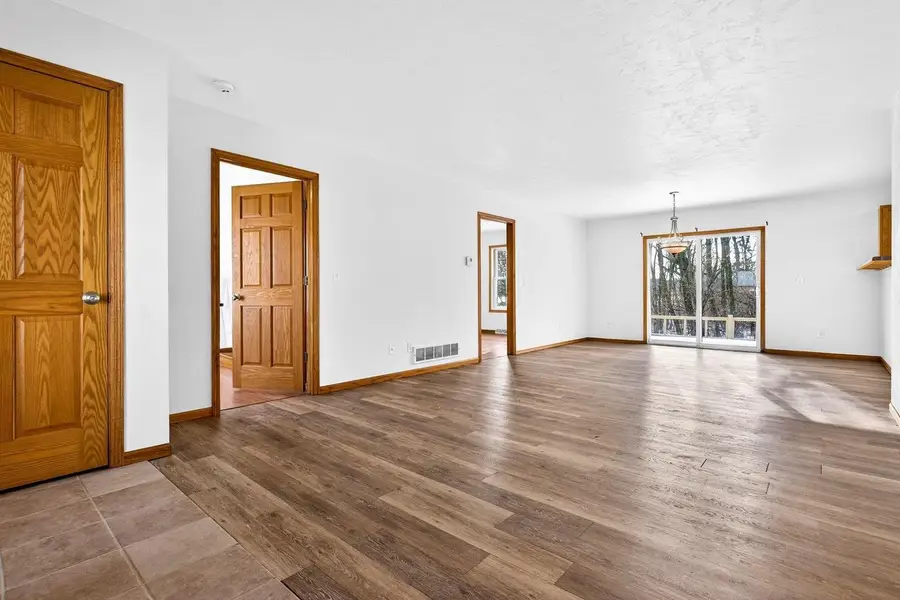 1025 MILL POND CIRCLE, Weyauwega, WI 54983 - #3